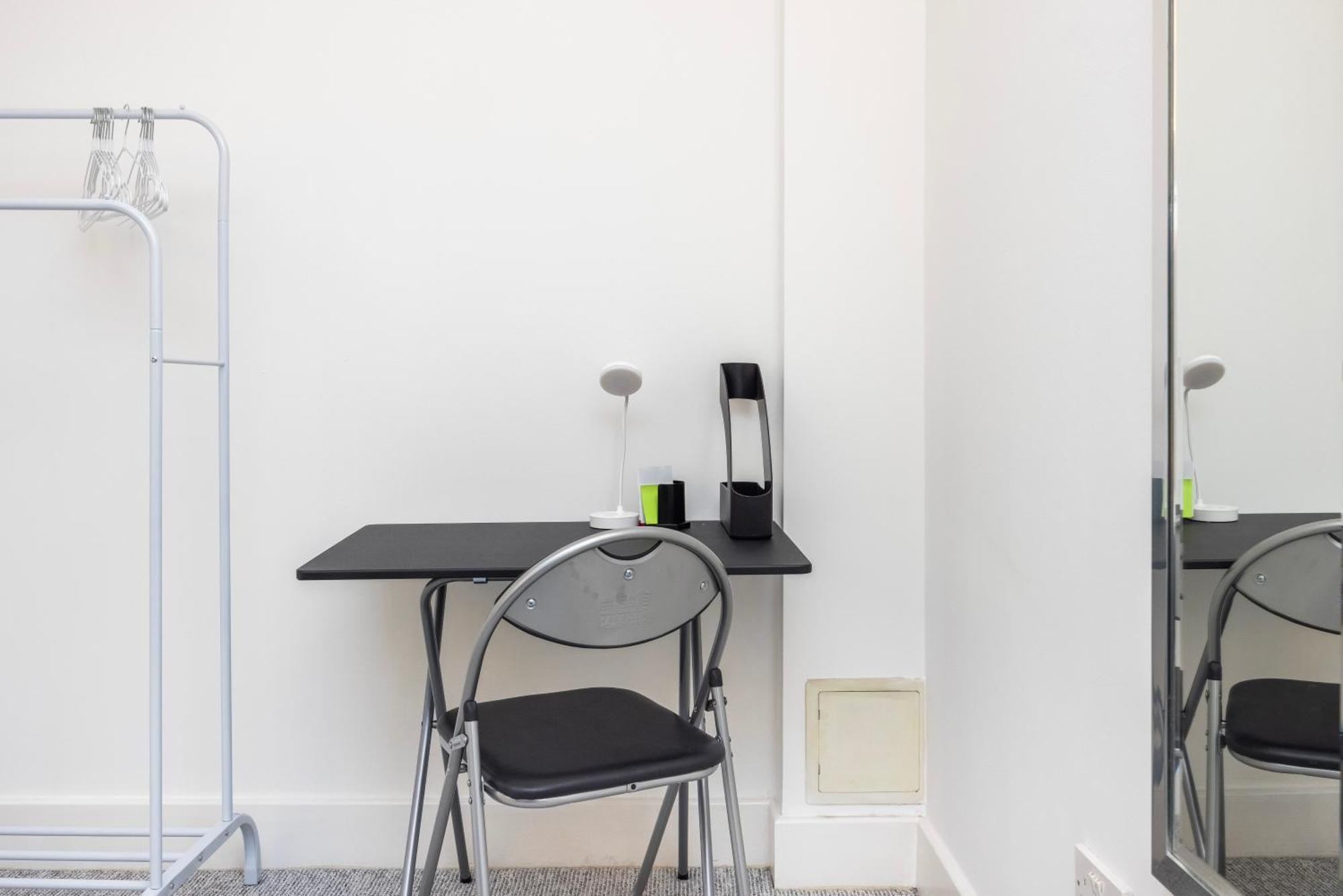 Cozy Haven - Bright 2br Apartment, Next To Major Station
