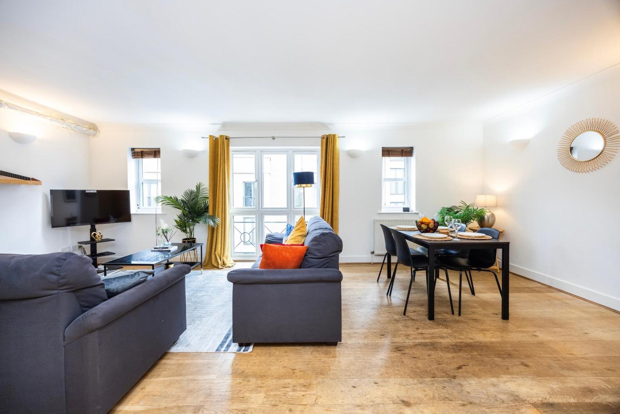 Cozy Haven - Bright 2br Apartment, Next To Major Station Appartamento Londra