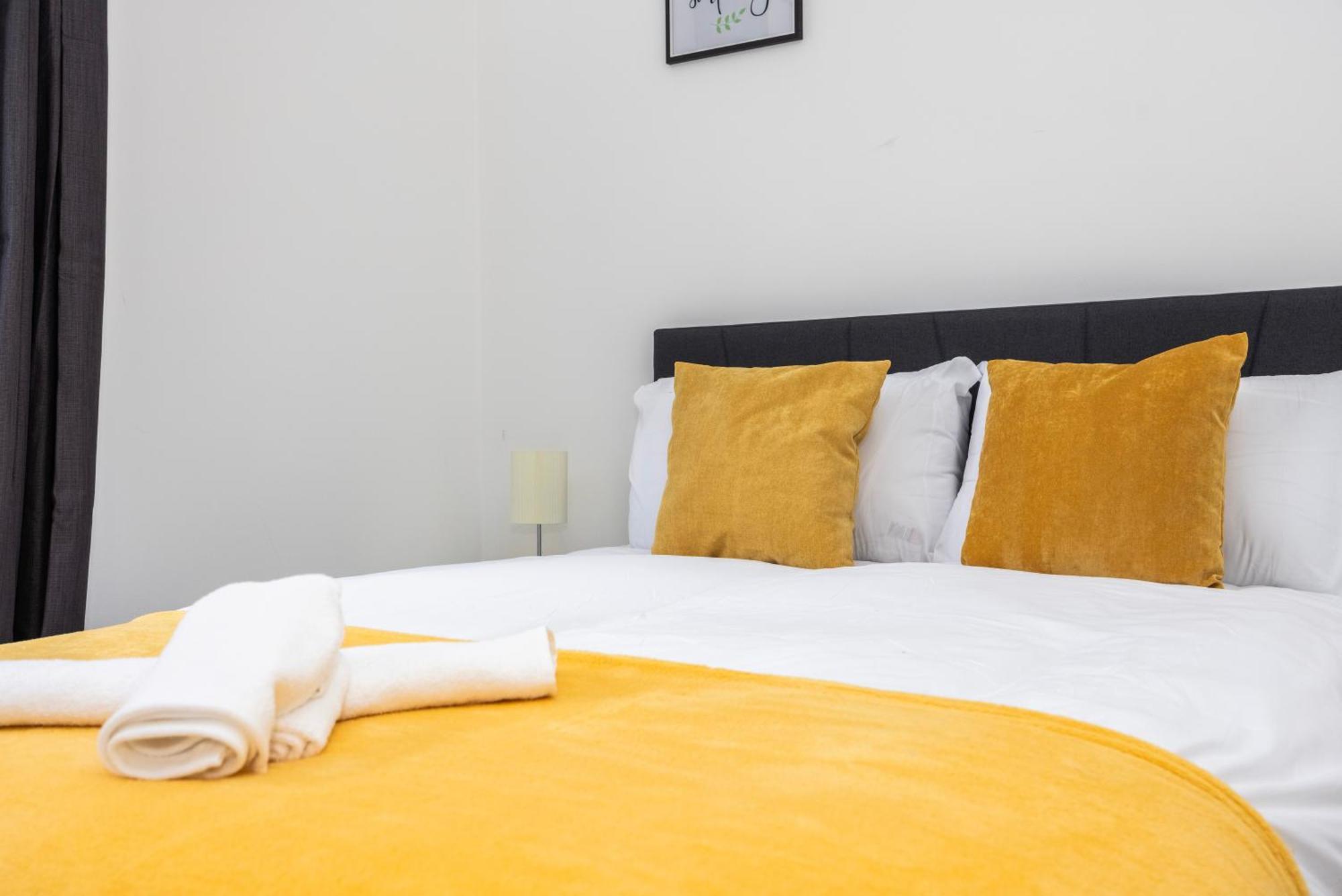 Cozy Haven - Bright 2br Apartment, Next To Major Station *