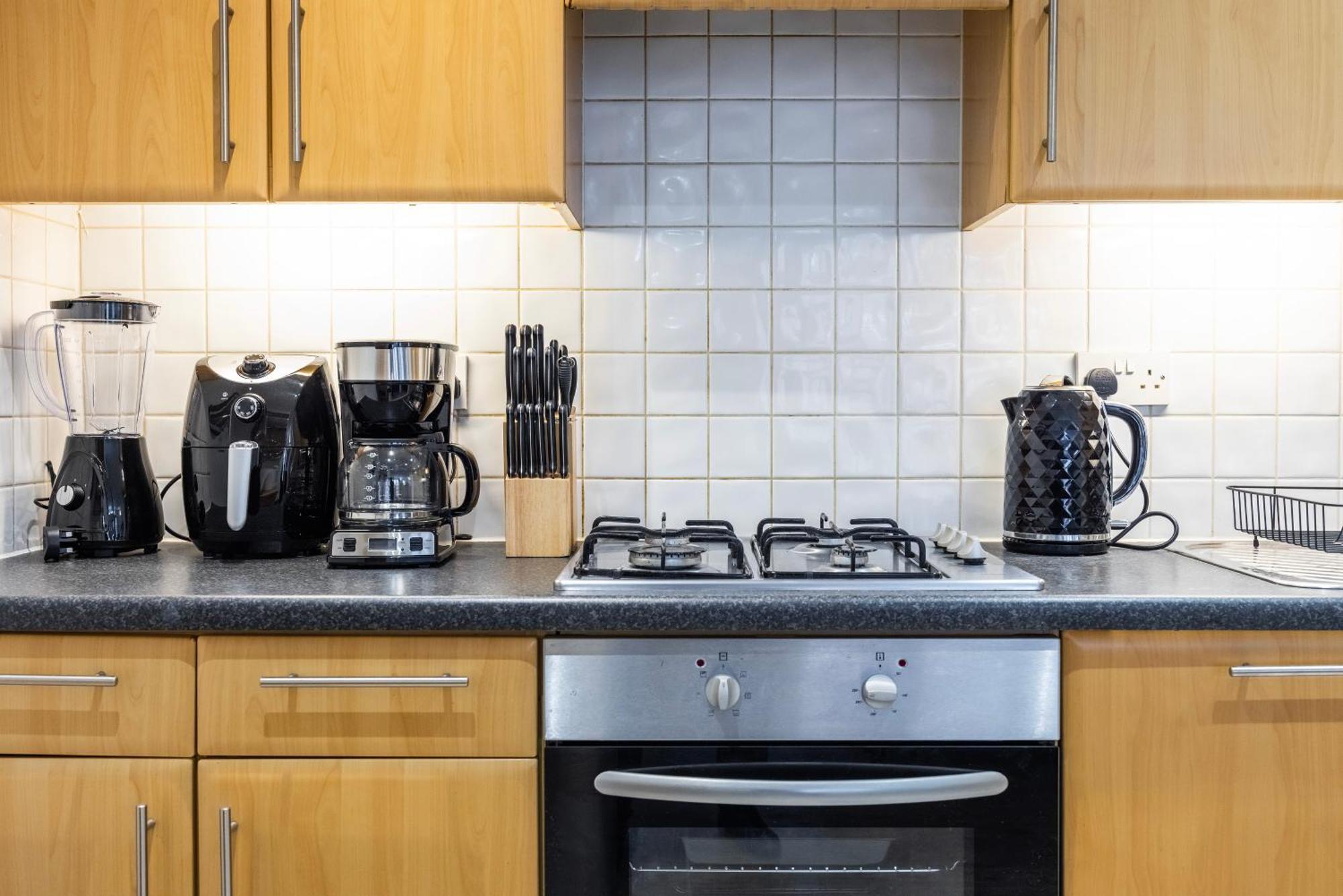 Cozy Haven - Bright 2br Apartment, Next To Major Station Appartamento *