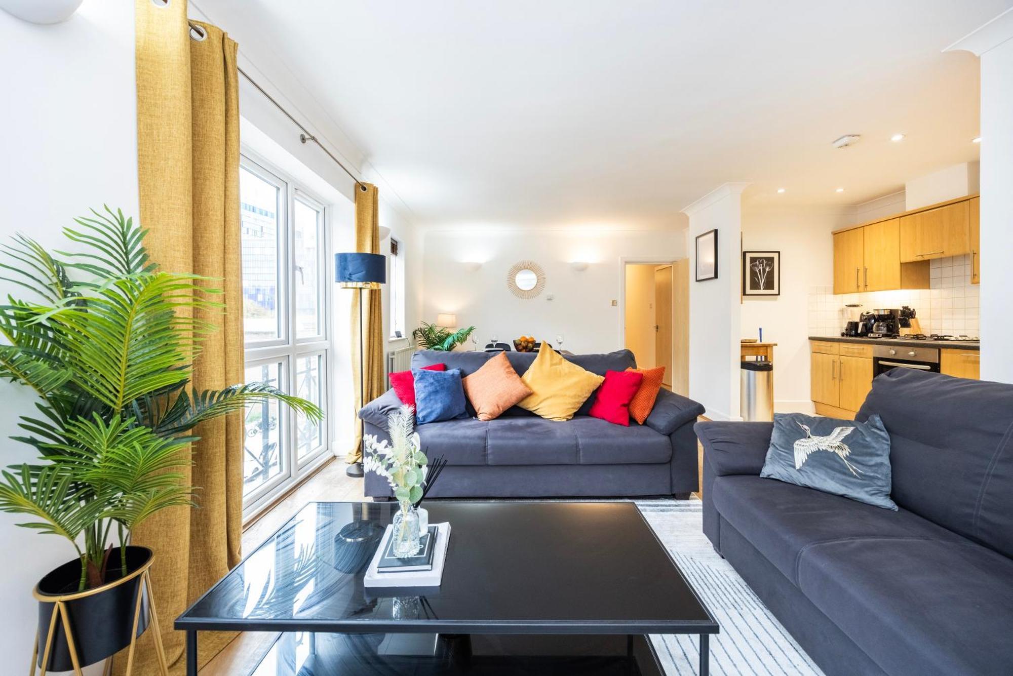 Cozy Haven - Bright 2br Apartment, Next To Major Station Londra