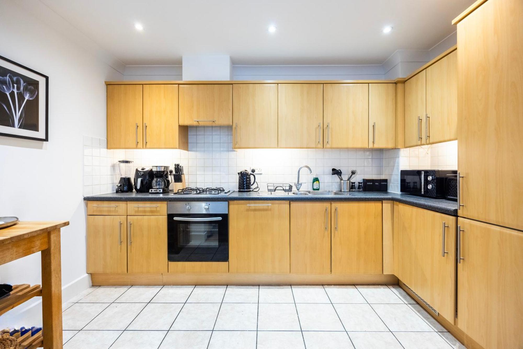 Appartamento Cozy Haven - Bright 2br Apartment, Next To Major Station Londra