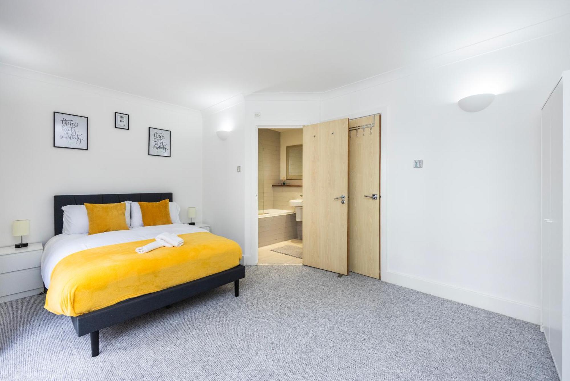 Cozy Haven - Bright 2br Apartment, Next To Major Station Appartamento