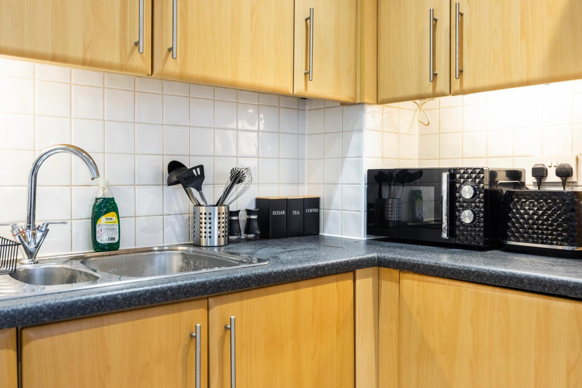 Cozy Haven - Bright 2br Apartment, Next To Major Station Appartamento *