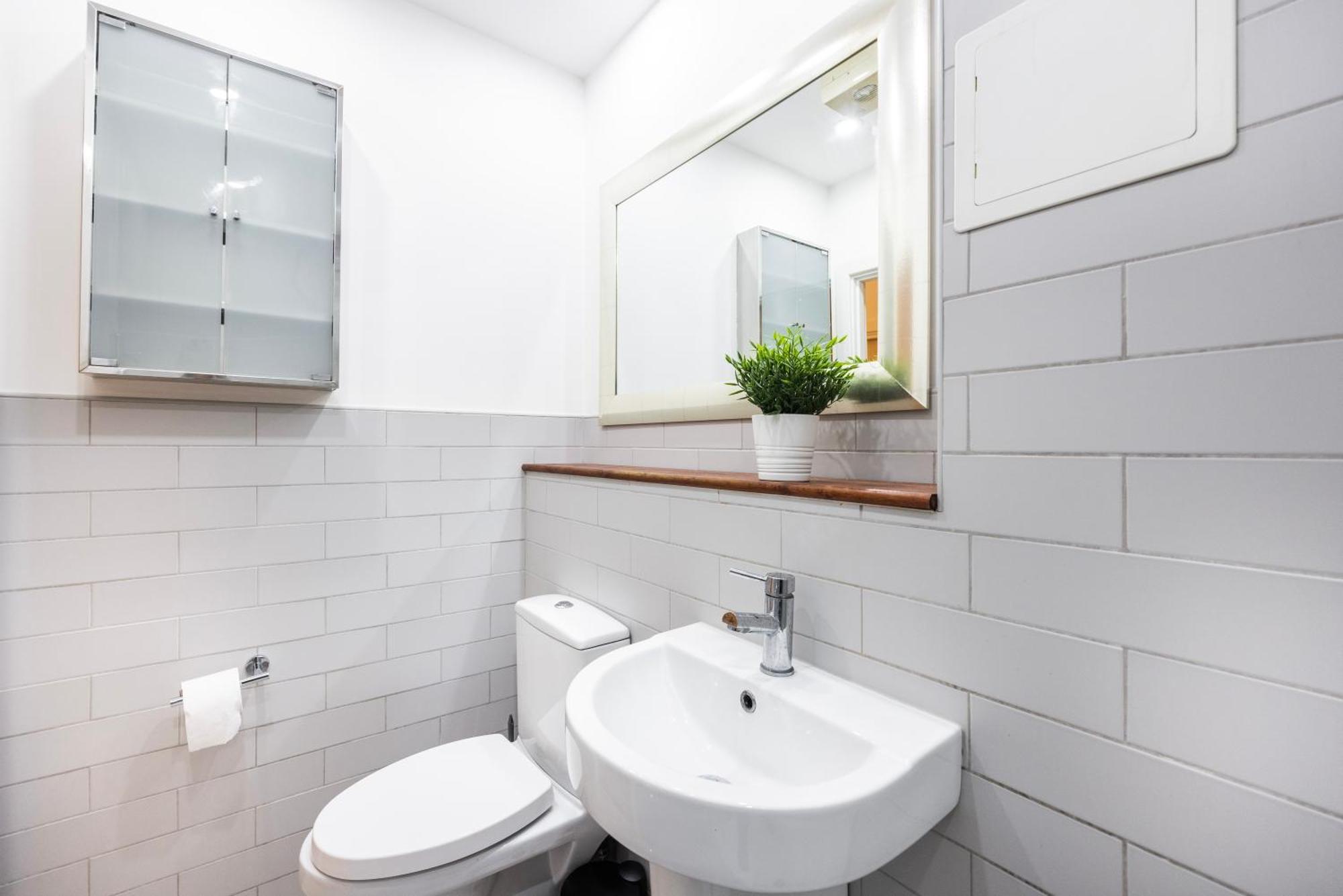 Cozy Haven - Bright 2br Apartment, Next To Major Station Londra